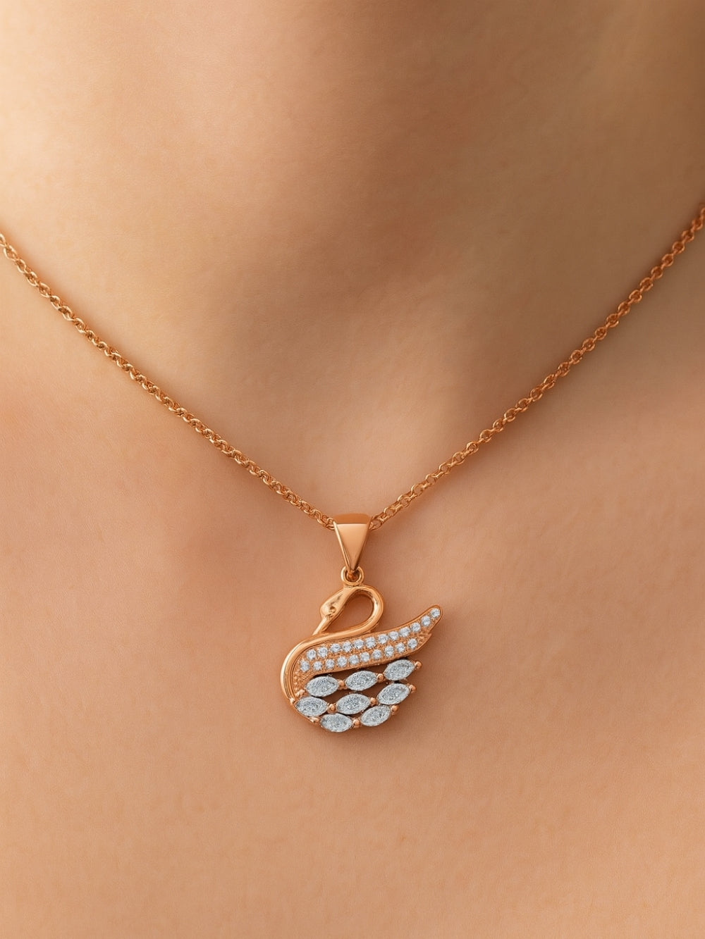 Swan - 18K gold-plated necklace from Smorsh